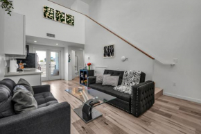 Stylish Modern one Bedroom Hollywood Loft With in unite washer dryer & Balcony